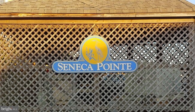 Building Photo - 204 Seneca Way