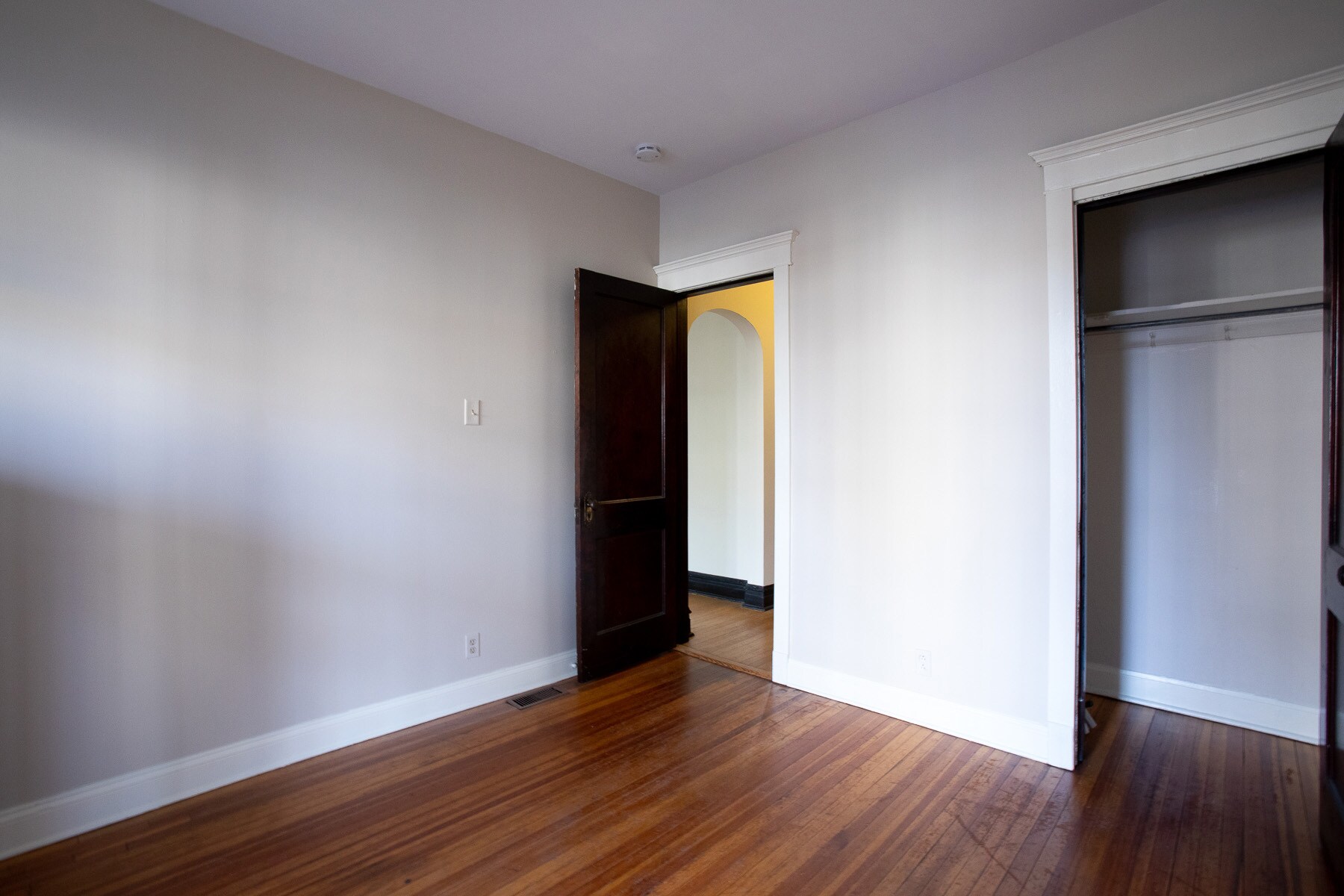 Bedroom - 1409 W Belle Plaine Ave