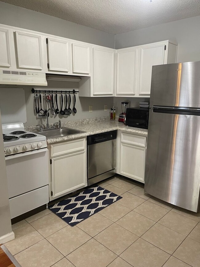 Building Photo - Fabulous 1BR Furnished Duplex