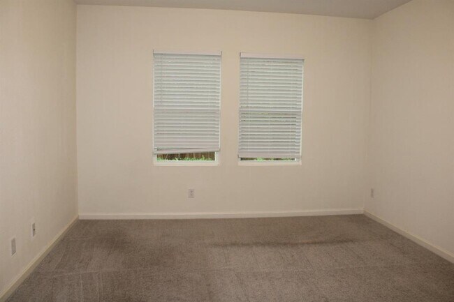 Building Photo - 748 Crestridge Dr
