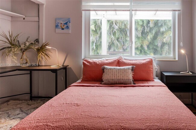 Building Photo - 750 NE 120th St