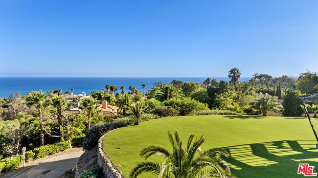 Building Photo - 6380 Meadows Ct