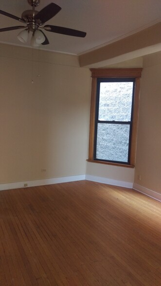 Building Photo - 3543 N Wilton Ave