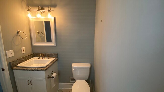 Building Photo - 3 Bedroom 2.5 Bath House in Radcliffeborough - Downtown Charleston