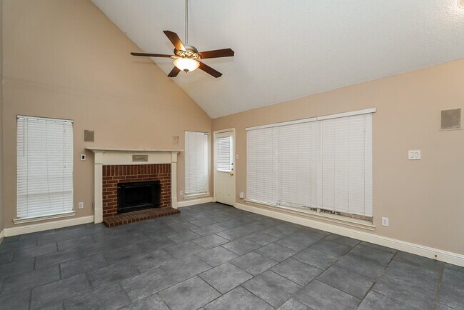 Building Photo - 952 Azalia Dr