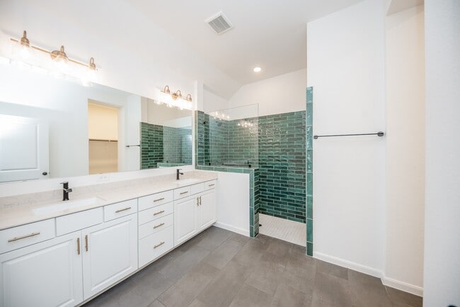 Building Photo - 42514 Summer Crst Rd