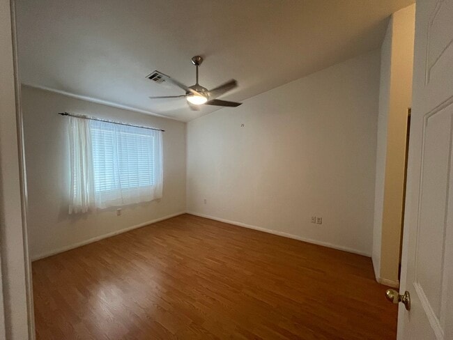 Building Photo - Sunny 2-Bed, 2-Bath in gated community!