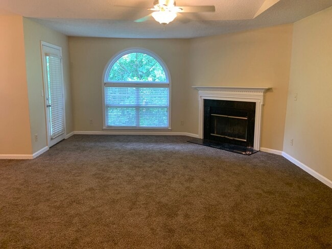 Building Photo - 2 BR Lawndale condo--water included!