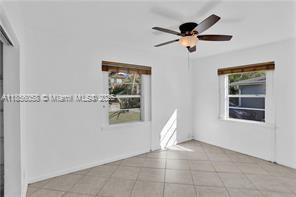 Building Photo - 858 SW 11th Ct