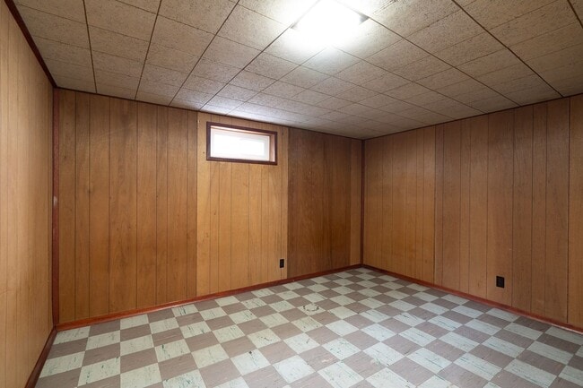 Building Photo - Charming 3-Bedroom Rancher Near Shadle Park