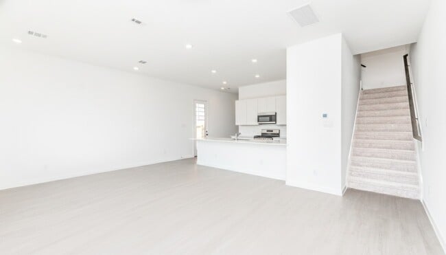 Building Photo - 2206 Diagonal Ln