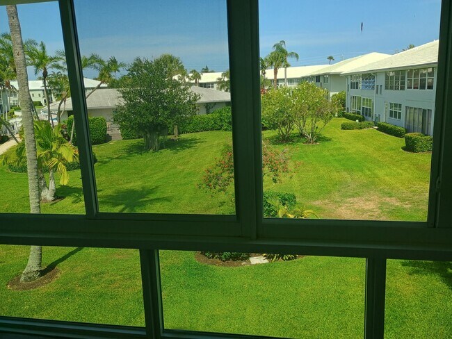 Building Photo - 5520 N Ocean Blvd