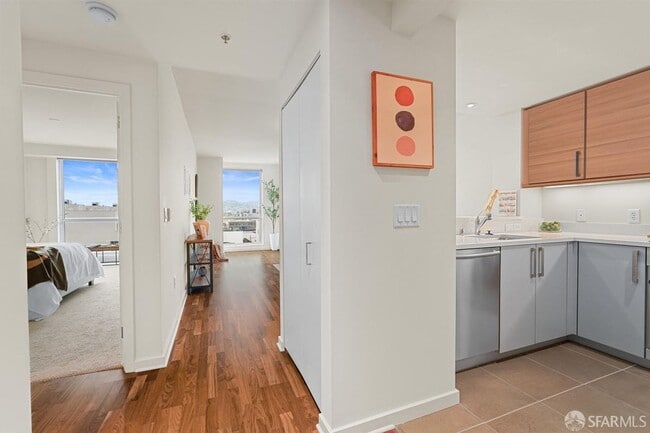 Building Photo - Luxury Condo at The Palms located in South of Market San Francisco