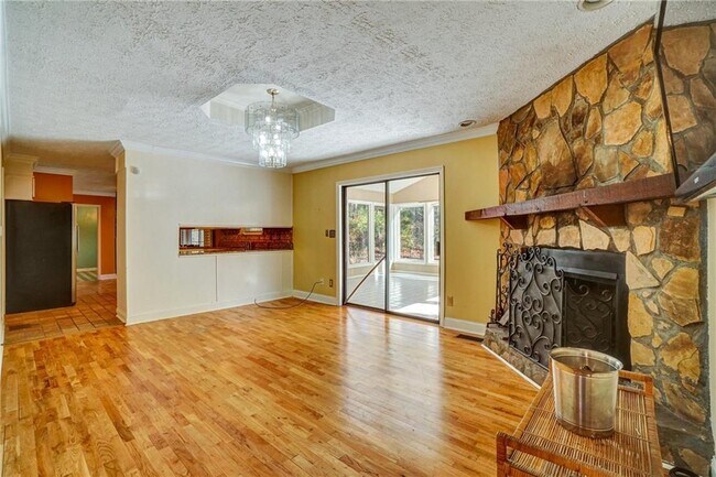 Building Photo - 648 Cativo Dr SW