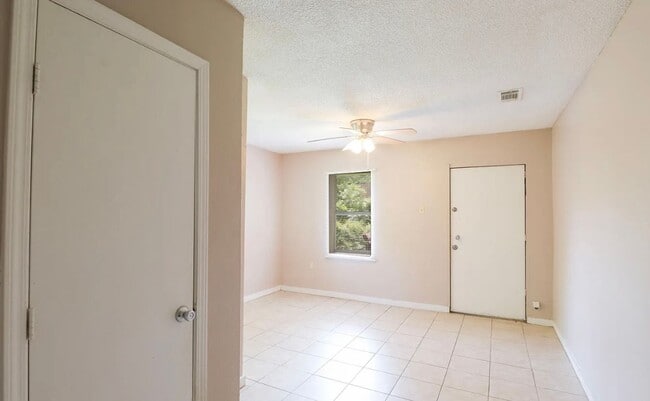 Building Photo - 5012 Merdian Street Unit A