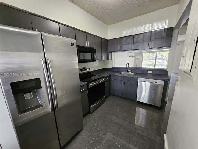 Building Photo - 117 SW 96th Ave