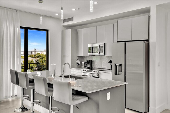 Building Photo - 2100 Miami Rd