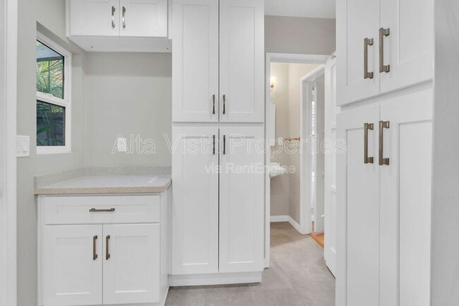 Building Photo - 4865 Lucille Pl