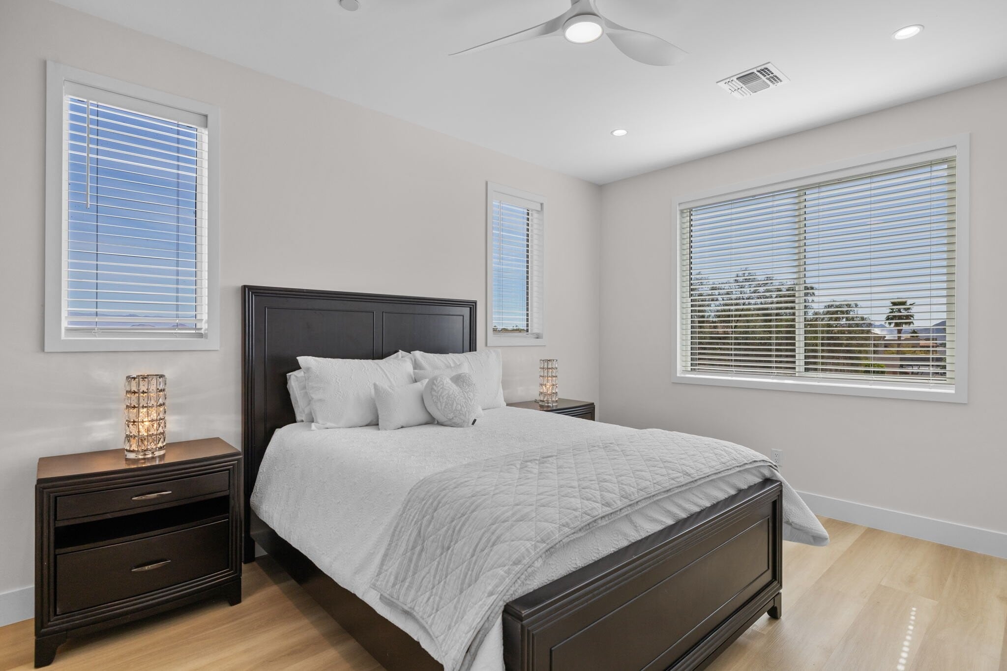 Building Photo - 16714 E Almont Dr