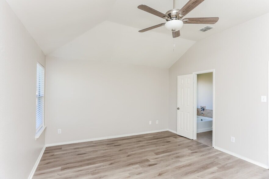 Building Photo - 1205 Hampton Dr