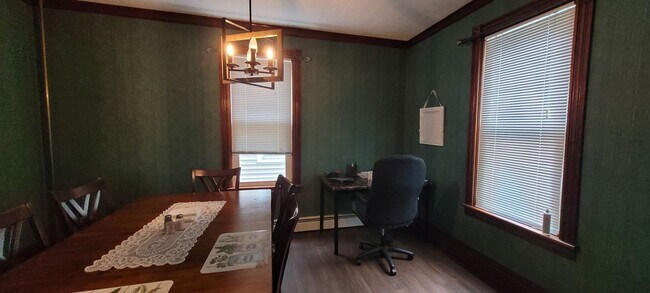 Building Photo - 4 Bedroom 1 bathroom home located in Leola PA