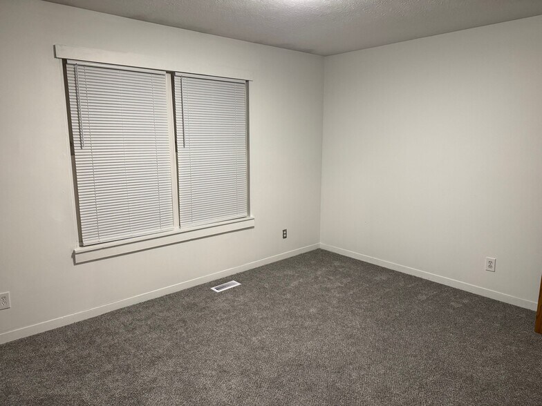 Building Photo - 260 Barley Cir