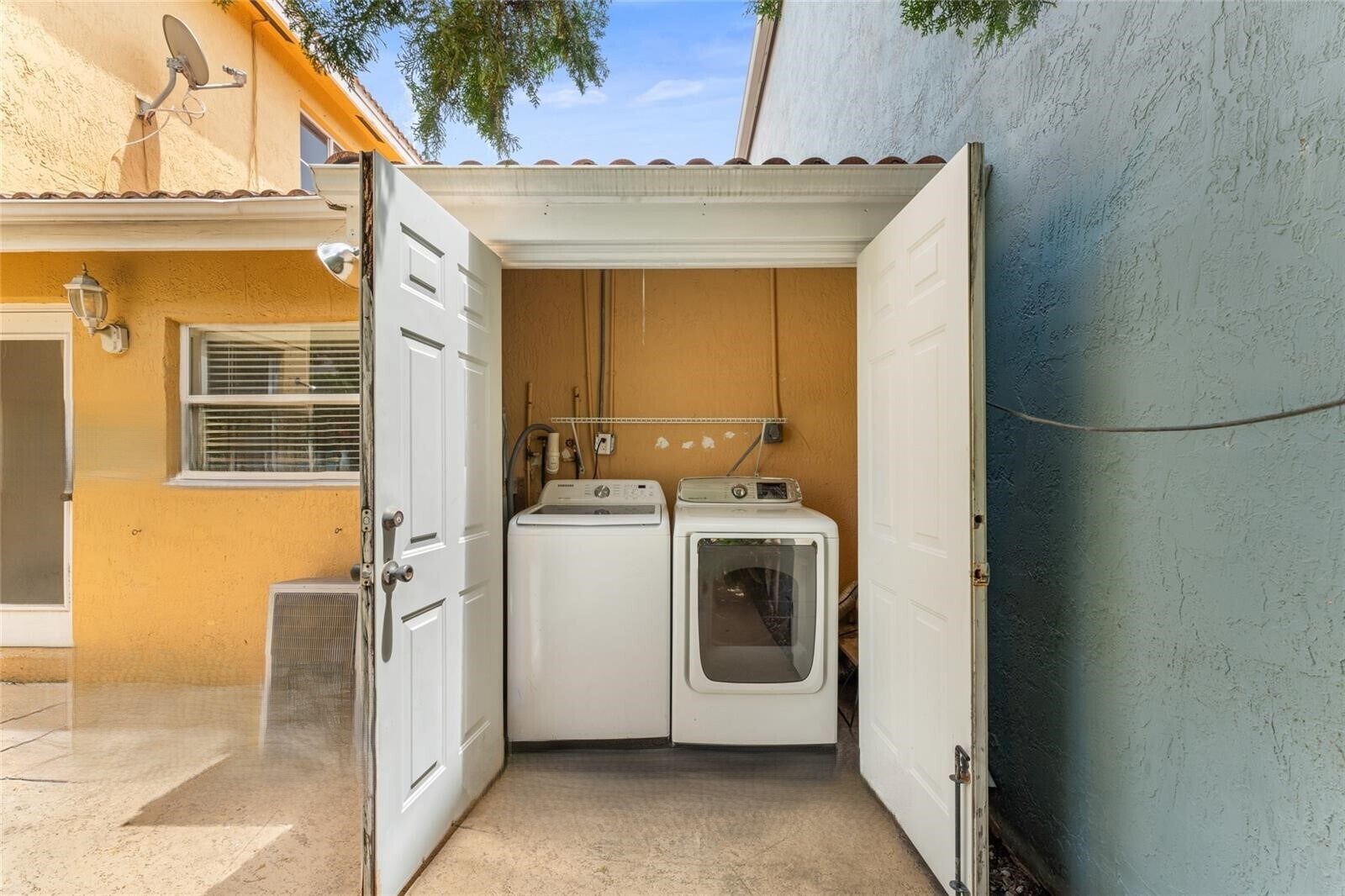 Building Photo - 10819 NW 51st Ln