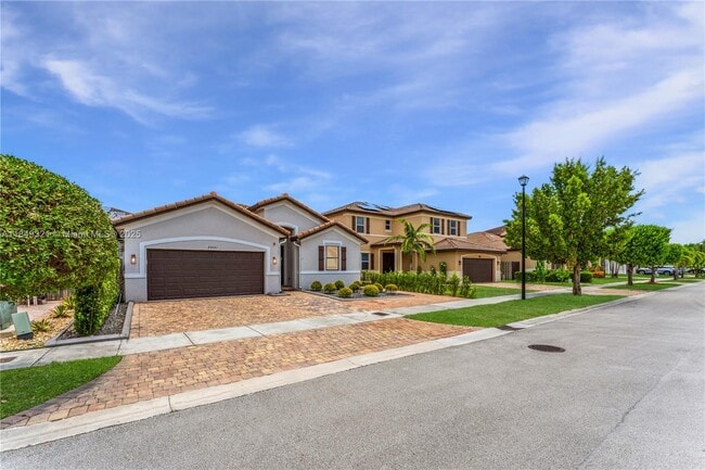 Building Photo - 25021 SW 118 Ct