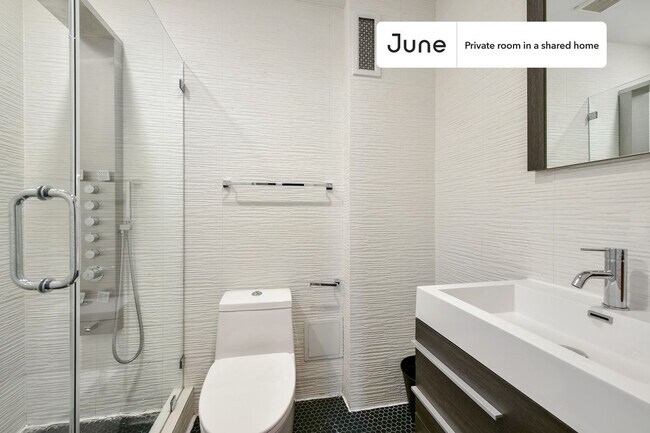 Building Photo - Room in Shared 3 bed/1 bath home