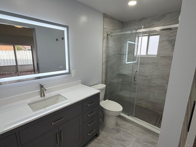 Building Photo - 1525 Estancia Cir