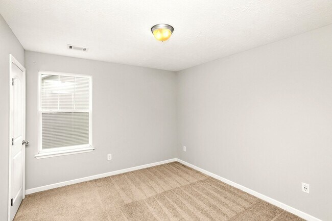 Building Photo - 733 Hollandale Rd