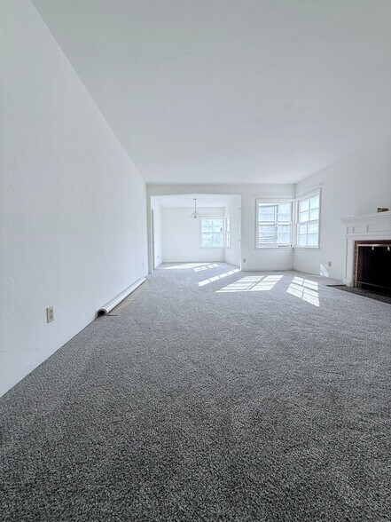 Living Room - 800 Cordilleras Ave