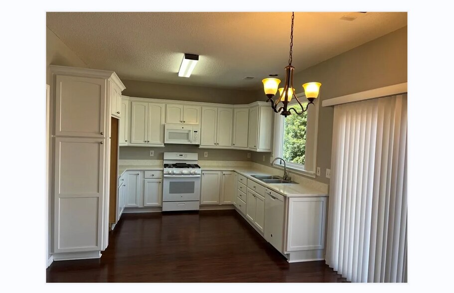 Building Photo - 4030 Ridgefair Dr