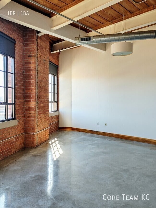 Building Photo - 382 W 22nd St