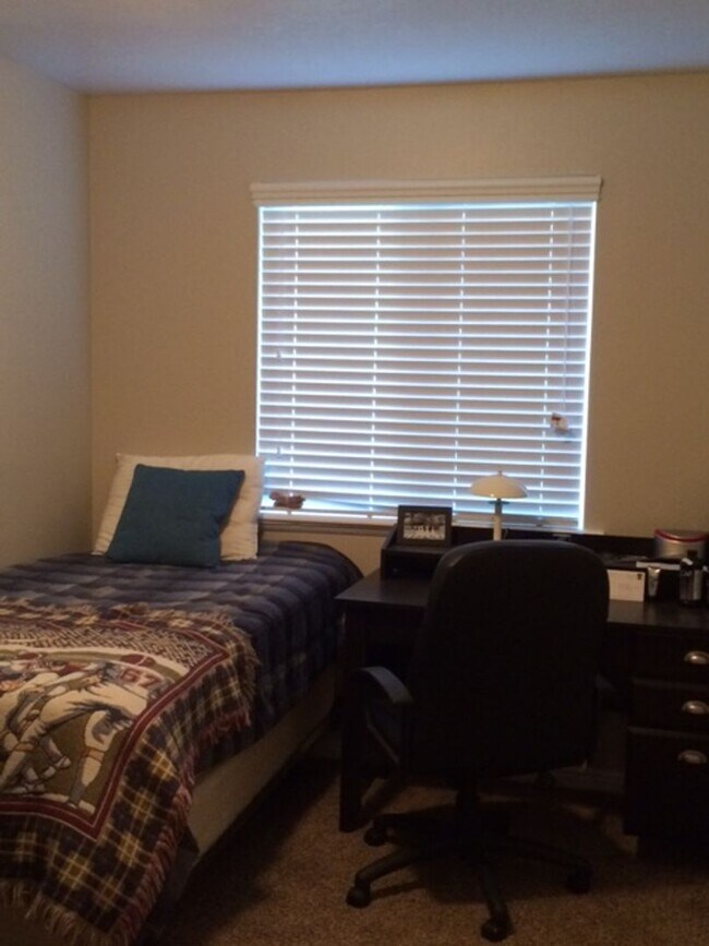 Building Photo - Canterwood Condo Unit 16