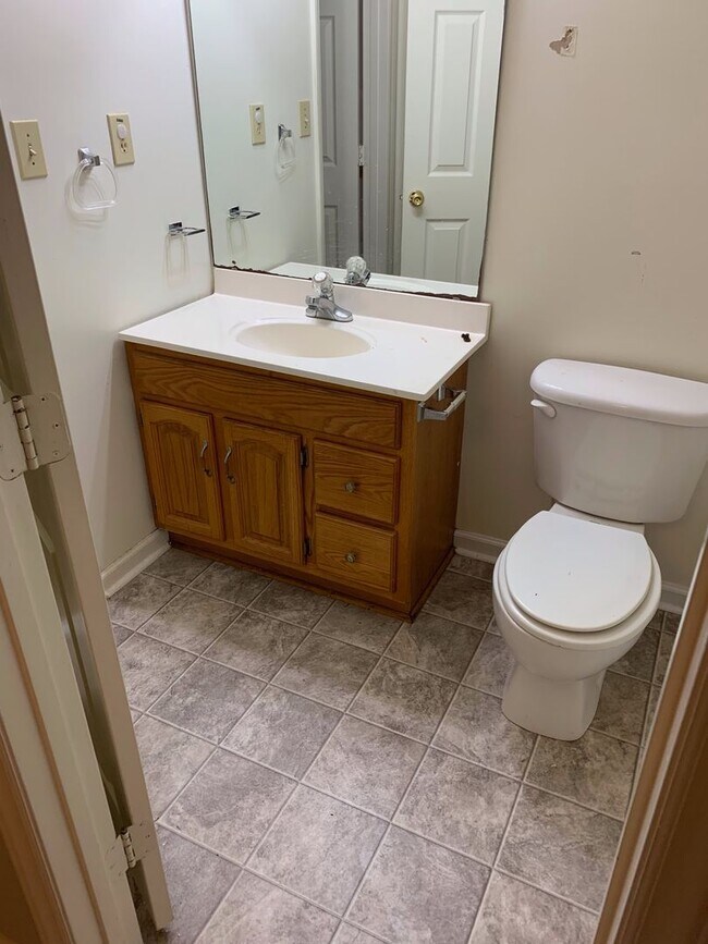 Building Photo - Kittrell Duplex 3