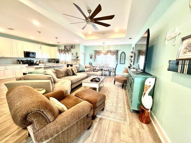 Building Photo - 5402 Pinetree Ave