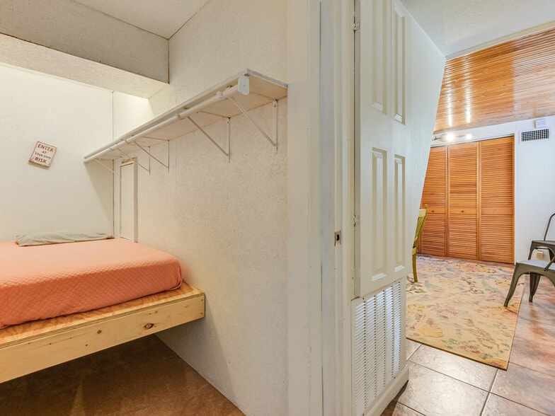 Building Photo - 1930 N Wheat Rd