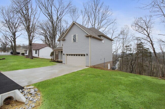 Building Photo - 2125 Powell Rd