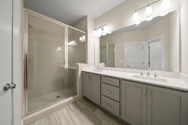 Building Photo - 3761 Oxford Cir