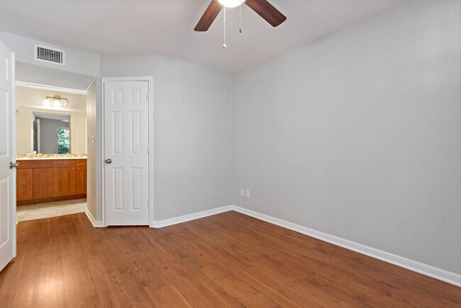 Building Photo - 7685 Northcross Dr