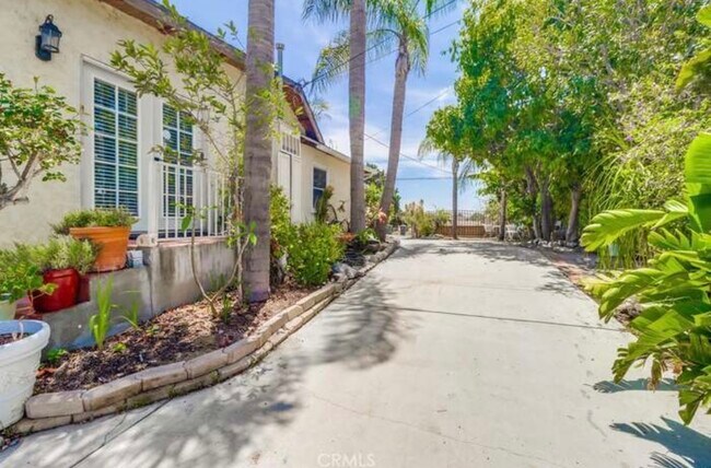 Building Photo - 6620 MacArthur Dr