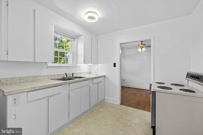 Building Photo - 2917 1st St