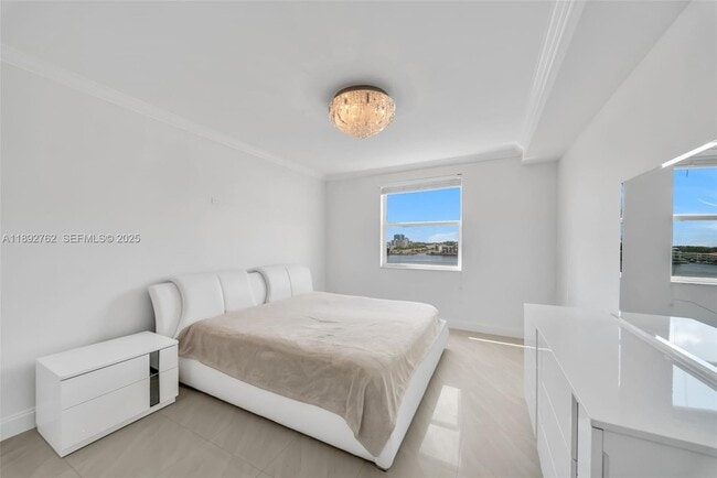 Building Photo - 17150 N Bay Rd