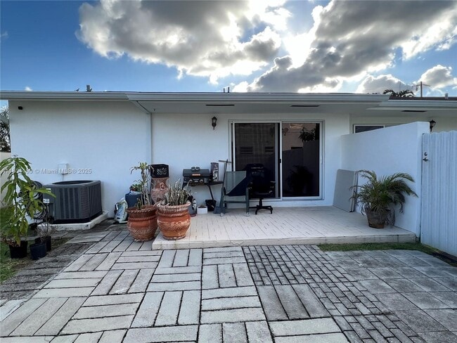 Building Photo - 3815 SW 89th Ave