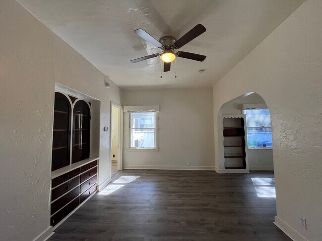 Building Photo - 1434