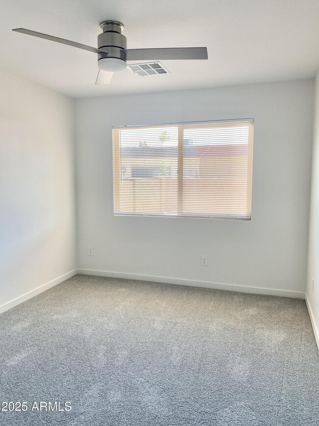 Building Photo - 2529 E Villa Theresa Dr