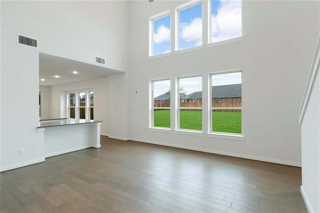 Building Photo - 205 Rosebush Dr