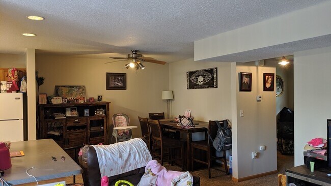 Building Photo - Location location location! This beautiful Fridley 3 bedroom townhouse, dont miss out!