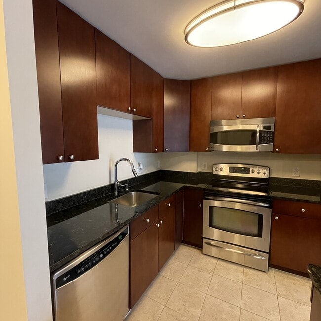 Building Photo - 155 Potomac Passage